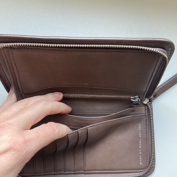 Marc By Marc Jacobs Leather wallet - Picture 6 of 7